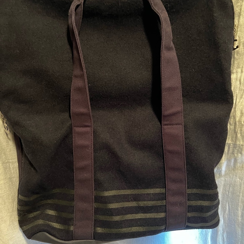 Saint James weekend tote bag. Cotton. Black. Zipper all around. Well made.